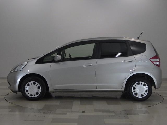 フィット Ｇ　禁煙車　ワンオーナー　ナビ　リアカメラ　Ｂｌｕｅｔｏｏｔｈ　フルセグ　ＤＶＤ再生　ミュージックラック　ＥＴＣ　ドアバイザー　安全ボディ　電格ミラー　運転席助手席エアバッグ　Ｂモニター　キーレスリモコン（11枚目）