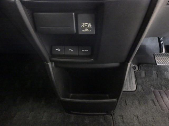 ステップワゴンスパーダ スパーダアドバンスパッケージα リア席モニター 禁煙ワンオーナー 追突軽減ブレーキ サイドエアバッグ ナビ リアカメラ Bluetooth フルセグ HDMI USB接続 DVD再生 スマートキー LEDヘッドライト 社外アルミ(13枚目)