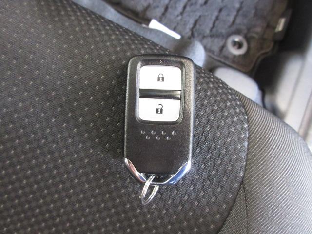 ヴェゼル Ｘ・ホンダセンシング　禁煙　ワンオーナー　追突軽減ブレーキ　サイドエアバッグ　８型ナビ　リアカメラ　Ｂｌｕｅｔｏｏｔｈ　フルセグ　ＤＶＤ再生　ＵＳＢ再生　スマートキー　ＬＥＤヘッドライト　衝突安全ボディ　Ｒカメラ　盗難防止（11枚目）