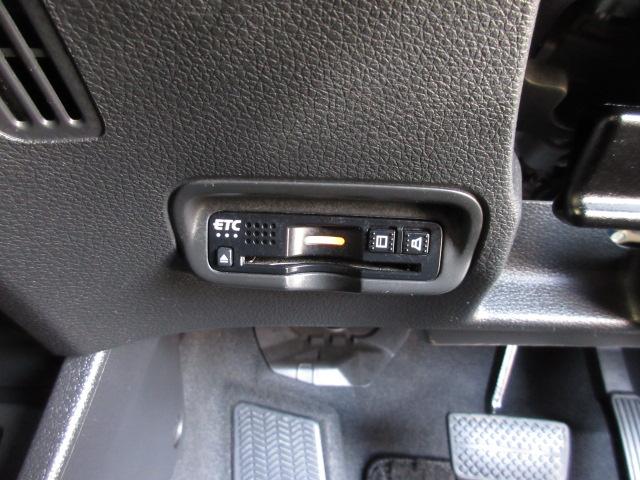 ヴェゼル Ｘ・ホンダセンシング　禁煙　ワンオーナー　追突軽減ブレーキ　サイドエアバッグ　８型ナビ　リアカメラ　Ｂｌｕｅｔｏｏｔｈ　フルセグ　ＤＶＤ再生　ＵＳＢ再生　スマートキー　ＬＥＤヘッドライト　衝突安全ボディ　Ｒカメラ　盗難防止（12枚目）