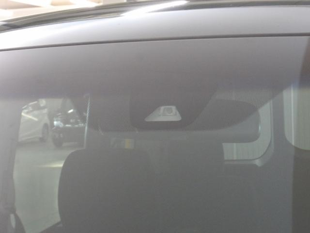 ステップワゴンスパーダ スパーダホンダセンシング　リア席モニター　禁煙　ワンオーナー　追突軽減ブレーキ　サイドエアバッグ　マルチビューカメラ　ナビ　ＨＤＭＩ　ＵＳＢ接続　Ｂｌｕｅｔｏｏｔｈ　ＤＶＤ再生　両パワースライド　パドルシフト　ドアバイザー（6枚目）