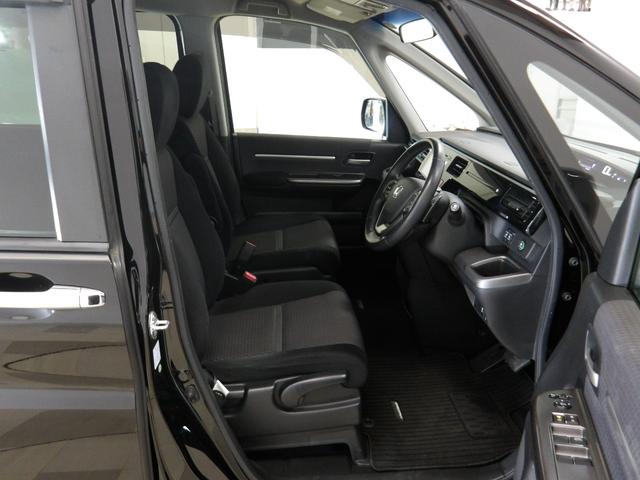 ステップワゴンスパーダ スパーダホンダセンシング　リア席モニター　禁煙　ワンオーナー　追突軽減ブレーキ　サイドエアバッグ　マルチビューカメラ　ナビ　ＨＤＭＩ　ＵＳＢ接続　Ｂｌｕｅｔｏｏｔｈ　ＤＶＤ再生　両パワースライド　パドルシフト　ドアバイザー（23枚目）