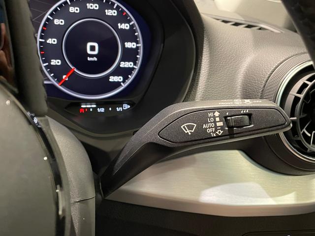 Ｑ２ １．０ＴＦＳＩスポーツ　バーチャルコクピット　ＭＭＩナビゲーション　Ｂｌｕｅｔｏｏｔｈ　フルセグテレビ　バックカメラ　パーキングエイド　ＡＣＣ　ＬＫＡ　ＬＤＷ　ＢＳＭ　コーナーセンサー　ＥＴＣ２．０　Ａライト　レインセンサー（10枚目）