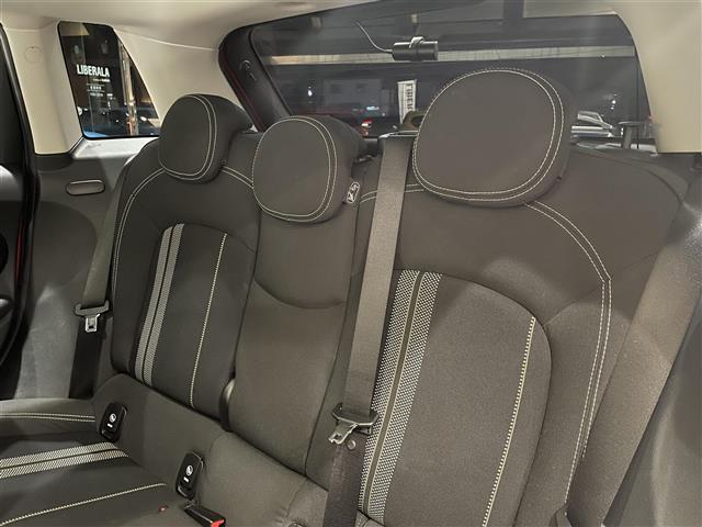 ＭＩＮＩ クーパーＳ　ペッパーＰＫＧ　前席ＣＡＢＡＮＡシートカバー　ＬＣＩモデル　ジョンクーパーワークスステアリング　純正ナビ　Ｂｌｕｅｔｏｏｔｈ　バックカメラ　カロッツェリアフルセグＴＶキット　インテリジェントセーフティ（8枚目）