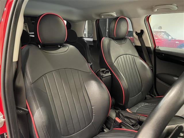 ＭＩＮＩ クーパーＳ　ペッパーＰＫＧ　前席ＣＡＢＡＮＡシートカバー　ＬＣＩモデル　ジョンクーパーワークスステアリング　純正ナビ　Ｂｌｕｅｔｏｏｔｈ　バックカメラ　カロッツェリアフルセグＴＶキット　インテリジェントセーフティ（11枚目）