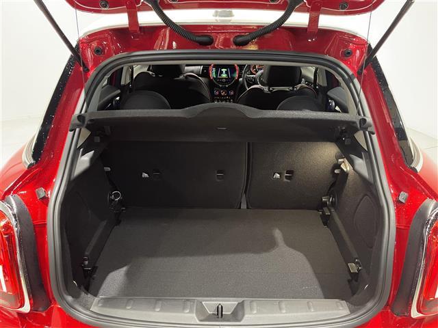 ＭＩＮＩ クーパーＳ　ペッパーＰＫＧ　前席ＣＡＢＡＮＡシートカバー　ＬＣＩモデル　ジョンクーパーワークスステアリング　純正ナビ　Ｂｌｕｅｔｏｏｔｈ　バックカメラ　カロッツェリアフルセグＴＶキット　インテリジェントセーフティ（12枚目）
