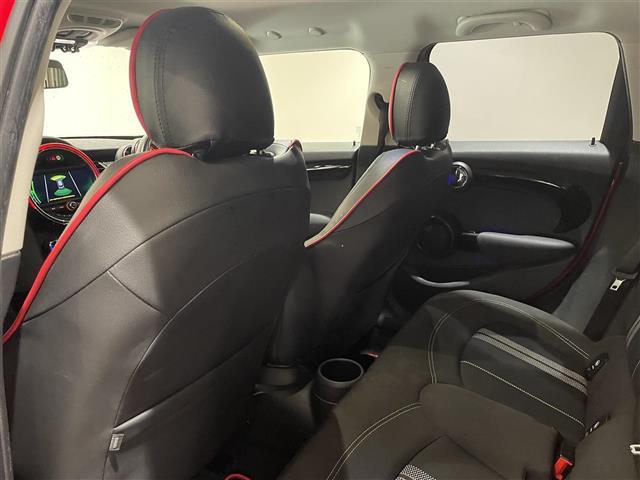 ＭＩＮＩ クーパーＳ　ペッパーＰＫＧ　前席ＣＡＢＡＮＡシートカバー　ＬＣＩモデル　ジョンクーパーワークスステアリング　純正ナビ　Ｂｌｕｅｔｏｏｔｈ　バックカメラ　カロッツェリアフルセグＴＶキット　インテリジェントセーフティ（16枚目）