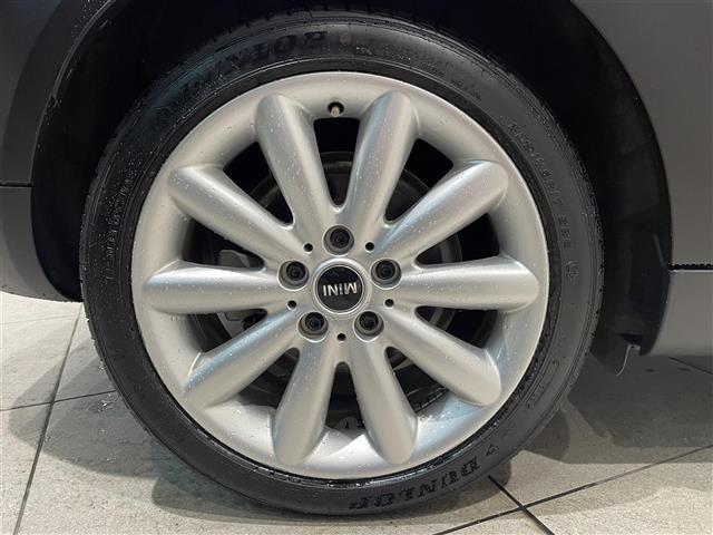 ＭＩＮＩ クーパーＳ　ペッパーＰＫＧ　前席ＣＡＢＡＮＡシートカバー　ＬＣＩモデル　ジョンクーパーワークスステアリング　純正ナビ　Ｂｌｕｅｔｏｏｔｈ　バックカメラ　カロッツェリアフルセグＴＶキット　インテリジェントセーフティ（18枚目）