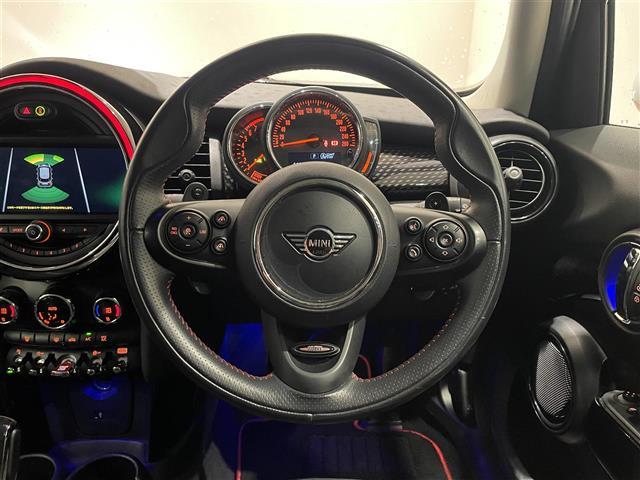 ＭＩＮＩ クーパーＳ　ペッパーＰＫＧ　前席ＣＡＢＡＮＡシートカバー　ＬＣＩモデル　ジョンクーパーワークスステアリング　純正ナビ　Ｂｌｕｅｔｏｏｔｈ　バックカメラ　カロッツェリアフルセグＴＶキット　インテリジェントセーフティ（23枚目）
