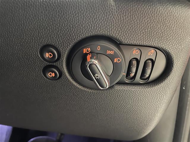 ＭＩＮＩ クーパーＳ　ペッパーＰＫＧ　前席ＣＡＢＡＮＡシートカバー　ＬＣＩモデル　ジョンクーパーワークスステアリング　純正ナビ　Ｂｌｕｅｔｏｏｔｈ　バックカメラ　カロッツェリアフルセグＴＶキット　インテリジェントセーフティ（24枚目）