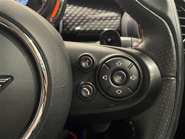 ＭＩＮＩ クーパーＳ　ペッパーＰＫＧ　前席ＣＡＢＡＮＡシートカバー　ＬＣＩモデル　ジョンクーパーワークスステアリング　純正ナビ　Ｂｌｕｅｔｏｏｔｈ　バックカメラ　カロッツェリアフルセグＴＶキット　インテリジェントセーフティ（26枚目）