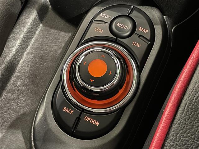 ＭＩＮＩ クーパーＳ　ペッパーＰＫＧ　前席ＣＡＢＡＮＡシートカバー　ＬＣＩモデル　ジョンクーパーワークスステアリング　純正ナビ　Ｂｌｕｅｔｏｏｔｈ　バックカメラ　カロッツェリアフルセグＴＶキット　インテリジェントセーフティ（29枚目）