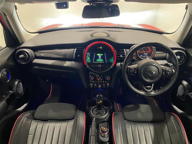 ＭＩＮＩ クーパーＳ　ペッパーＰＫＧ　前席ＣＡＢＡＮＡシートカバー　ＬＣＩモデル　ジョンクーパーワークスステアリング　純正ナビ　Ｂｌｕｅｔｏｏｔｈ　バックカメラ　カロッツェリアフルセグＴＶキット　インテリジェントセーフティ（42枚目）