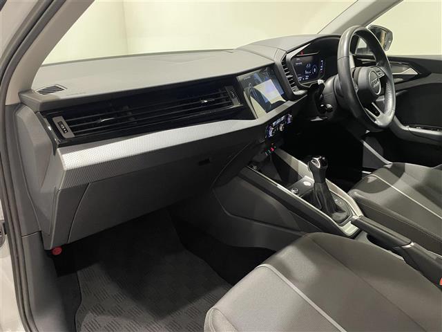 A1スポーツバック 35TFSI アドバンスド コントラストルーフ コンビニエンスPKG アシスタンスPKG ナビゲーションPKG シートヒーター バーチャルコクピット ACC AppleCarPlay AndroidAuto ドラレコ ETC(5枚目)