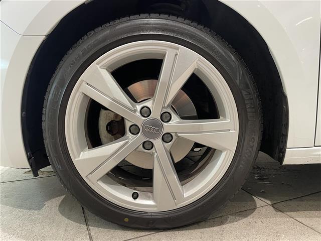 A1スポーツバック 35TFSI アドバンスド コントラストルーフ コンビニエンスPKG アシスタンスPKG ナビゲーションPKG シートヒーター バーチャルコクピット ACC AppleCarPlay AndroidAuto ドラレコ ETC(6枚目)