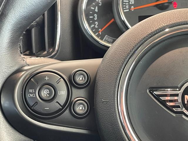 ＭＩＮＩ クーパーＤ　クロスオーバー　ペッパーＰＫＧ　コンフォートアクセス　アダプティブクルーズコントロール　純正ナビ　Ｂｌｕｅｔｏｏｔｈ　バックカメラ　パークディスタンスコントロール　ドライブレコーダー　ＥＴＣ　パワーバックドア（7枚目）