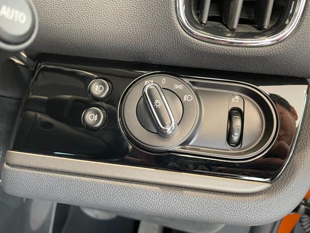 ＭＩＮＩ クーパーＤ　クロスオーバー　ペッパーＰＫＧ　コンフォートアクセス　アダプティブクルーズコントロール　純正ナビ　Ｂｌｕｅｔｏｏｔｈ　バックカメラ　パークディスタンスコントロール　ドライブレコーダー　ＥＴＣ　パワーバックドア（10枚目）