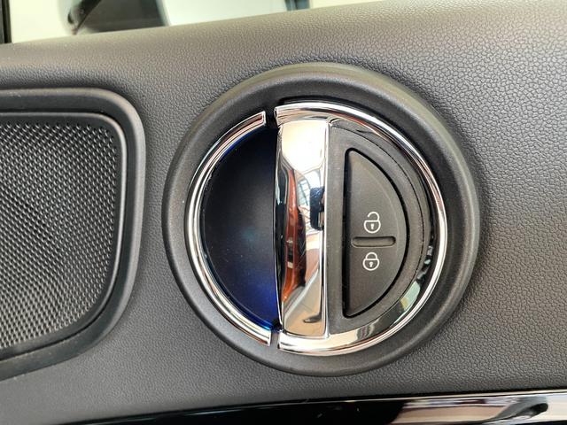 ＭＩＮＩ クーパーＤ　クロスオーバー　ペッパーＰＫＧ　コンフォートアクセス　アダプティブクルーズコントロール　純正ナビ　Ｂｌｕｅｔｏｏｔｈ　バックカメラ　パークディスタンスコントロール　ドライブレコーダー　ＥＴＣ　パワーバックドア（22枚目）