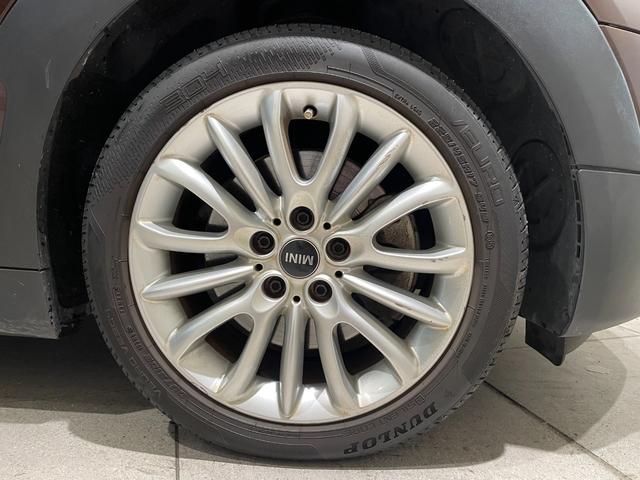 ＭＩＮＩ クーパーＳ　クラブマン　ＭＩＮＩＹｏｕｒｓインテリア・サーフェス　ピュア・バーガンディー・イルミネーテッドレザーチェスターインディゴ・ブルーＳシート　シートＨ　純正ナビ　Ｂｌｕｅｔｏｏｔｈ　バックカメラ　ドラレコ　ＥＴＣ（19枚目）