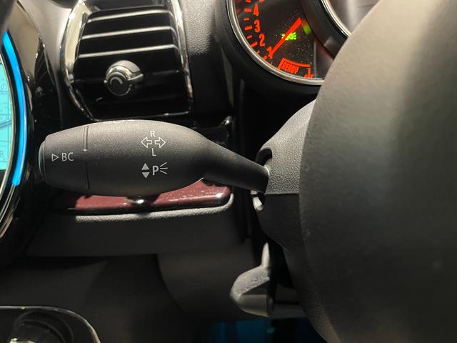 ＭＩＮＩ クーパーＳ　クラブマン　ＭＩＮＩＹｏｕｒｓインテリア・サーフェス　ピュア・バーガンディー・イルミネーテッドレザーチェスターインディゴ・ブルーＳシート　シートＨ　純正ナビ　Ｂｌｕｅｔｏｏｔｈ　バックカメラ　ドラレコ　ＥＴＣ（39枚目）