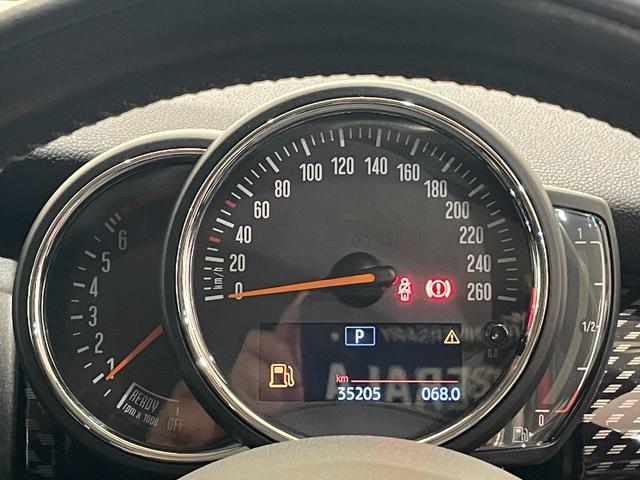 ＭＩＮＩ クーパーＳ　ペッパーＰＫＧ　シートヒーター　純正ナビ　バックカメラ　Ｂｌｕｅｔｏｏｔｈ　ＡＣＣ　インテリジェントセーフティ　１７インチアロイホイール　ドライブレコーダー　ミラー型ＥＴＣ　ＬＥＤヘッドライト（5枚目）