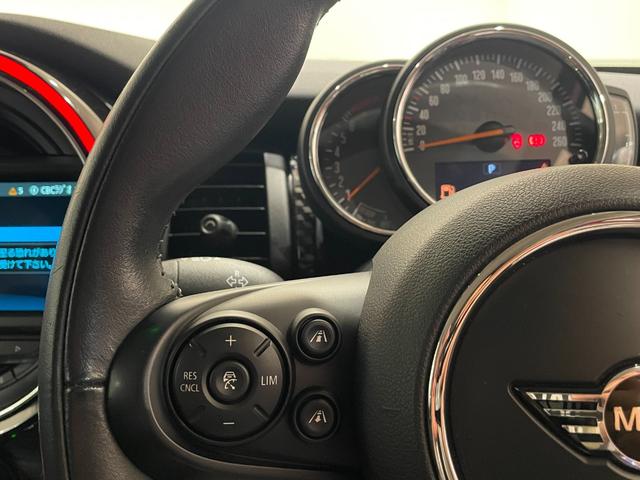 ＭＩＮＩ クーパーＳ　ペッパーＰＫＧ　シートヒーター　純正ナビ　バックカメラ　Ｂｌｕｅｔｏｏｔｈ　ＡＣＣ　インテリジェントセーフティ　１７インチアロイホイール　ドライブレコーダー　ミラー型ＥＴＣ　ＬＥＤヘッドライト（7枚目）