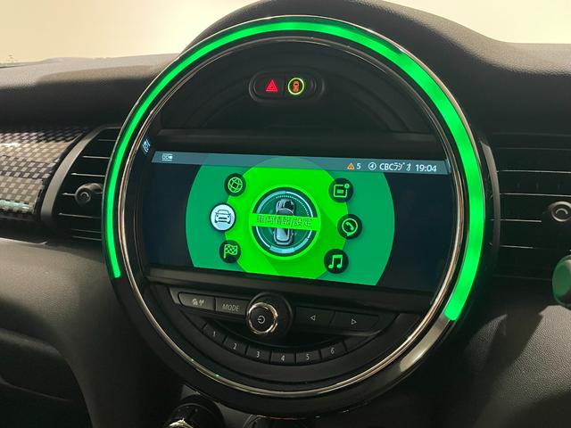 ＭＩＮＩ クーパーＳ　ペッパーＰＫＧ　シートヒーター　純正ナビ　バックカメラ　Ｂｌｕｅｔｏｏｔｈ　ＡＣＣ　インテリジェントセーフティ　１７インチアロイホイール　ドライブレコーダー　ミラー型ＥＴＣ　ＬＥＤヘッドライト（13枚目）