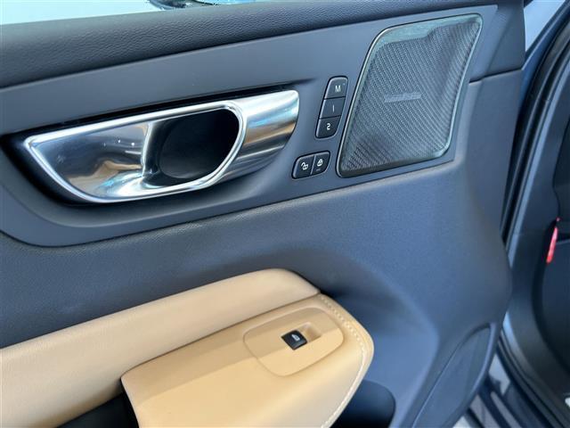 ＸＣ６０ Ｂ５　ＡＷＤ　インスクリプション　パノラマサンルーフ　エレクトロニックスタビリティ・コントロールヒルディセント・コントロール　ハーマンカードン（18枚目）