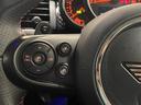 クーパーＳ　ペッパーＰＫＧ　前席ＣＡＢＡＮＡシートカバー　ＬＣＩモデル　ジョンクーパーワークスステアリング　純正ナビ　Ｂｌｕｅｔｏｏｔｈ　バックカメラ　カロッツェリアフルセグＴＶキット　インテリジェントセーフティ（27枚目）