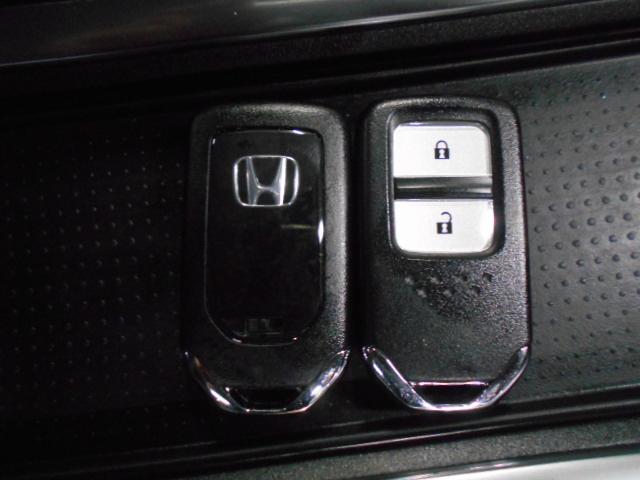 フィット ｅ：ＨＥＶホーム　・ハイブリッド車・ナビ・ＥＴＣ・ＬＥＤヘッドライト・ドライブレコーダー（社外）・横滑り防止装置・障害物センサー・ワンオーナー・禁煙車・ホンダセンシング・アクティブクルーズコントロール　クリソナ　１オナ（15枚目）