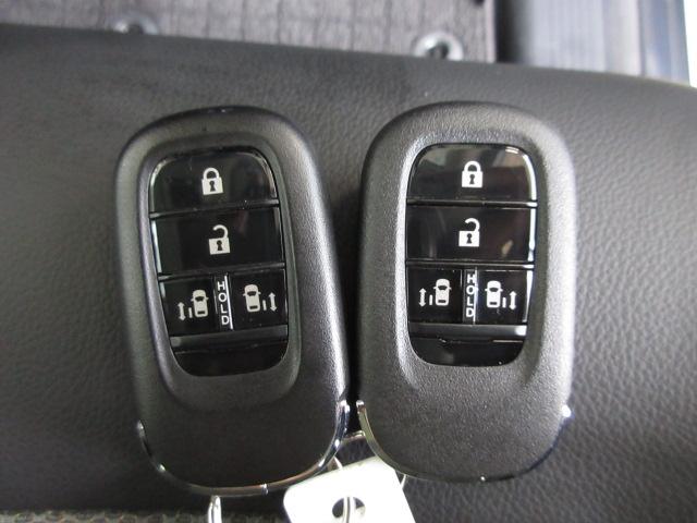 フリード クロスター ・当店デモカー・ナビ・リアカメラ・LEDヘッドライト・ETC・横滑り防止装置・両側電動スライドドア・両席シートヒーター・ブラインドスポットインフォメーション・禁煙車・ドラレコ前後・ホンダセンシング(8枚目)