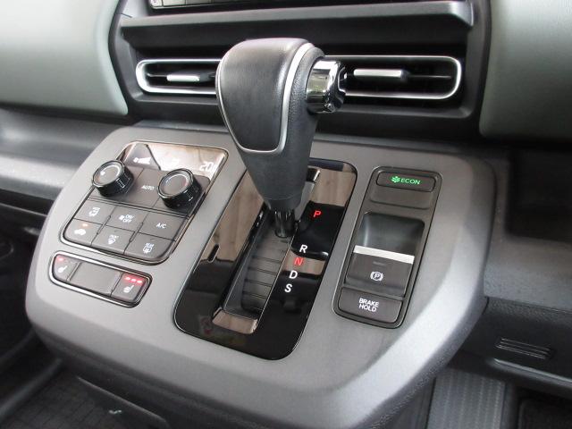 フリード クロスター ・当店デモカー・ナビ・リアカメラ・LEDヘッドライト・ETC・横滑り防止装置・両側電動スライドドア・両席シートヒーター・ブラインドスポットインフォメーション・禁煙車・ドラレコ前後・ホンダセンシング(13枚目)