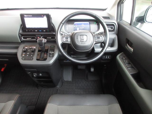 フリード クロスター ・当店デモカー・ナビ・リアカメラ・LEDヘッドライト・ETC・横滑り防止装置・両側電動スライドドア・両席シートヒーター・ブラインドスポットインフォメーション・禁煙車・ドラレコ前後・ホンダセンシング(17枚目)