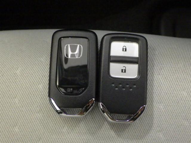 フィット ｅ：ＨＥＶベーシック　・ハイブリッド車・ナビ・リアカメラ・ＥＴＣ・横滑り防止装置・障害物センサー・ＬＥＤヘッドライト・ワンオーナー・禁煙車・ＵＳＢジャック・ホンダセンシング・アクティブクルーズコントロール　ＣＭＢＳ　Ｒカメ（16枚目）