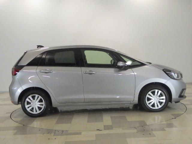 フィット ｅ：ＨＥＶベーシック　・ハイブリッド車・ナビ・リアカメラ・ＥＴＣ・横滑り防止装置・障害物センサー・ＬＥＤヘッドライト・ワンオーナー・禁煙車・ＵＳＢジャック・ホンダセンシング・アクティブクルーズコントロール　ＣＭＢＳ　Ｒカメ（25枚目）