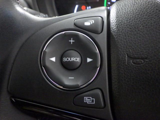 ハンドルにオーディオの操作スイッチが装備されています！視線を前方から外さずハンドルから手を離さずに操作できるのでとっても安全ですね♪