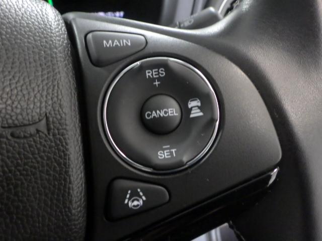 ハンドル右側にはクルーズコントロールのスイッチが装備され運転中の操作も安心して行えます！