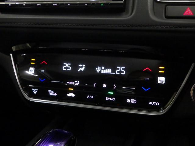 オートエアコンは左右席で独立温度コントロールが可能です。運転席はキンキンに冷やして助手席はマイルドにと言った設定が可能です☆暑さ寒さでケンカすることもなくなりますね♪