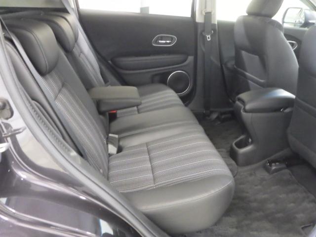 リアシートもゆったり快適に座っていただけますので、後部座席にお乗りの大切な方も楽しくドライブに参加していただけます。