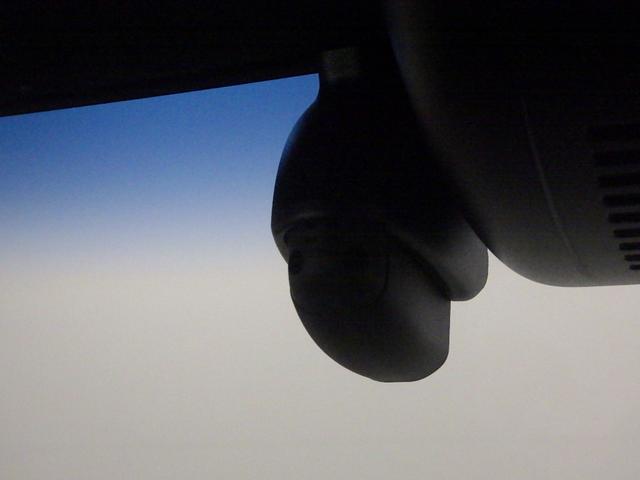 『ドライブレコーダー』動画を残すことで万が一の事態に遭遇した時の必須アイテムです！急ブレーキ・急ハンドルが起こった際、自動で記録が上書きされずに保存され、後でＰＣ等で確認出来ます。