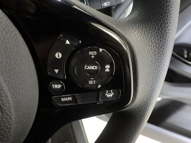 ハンドル右側にはクルーズコントロールのスイッチが装備され運転中の操作も安心して行えます！