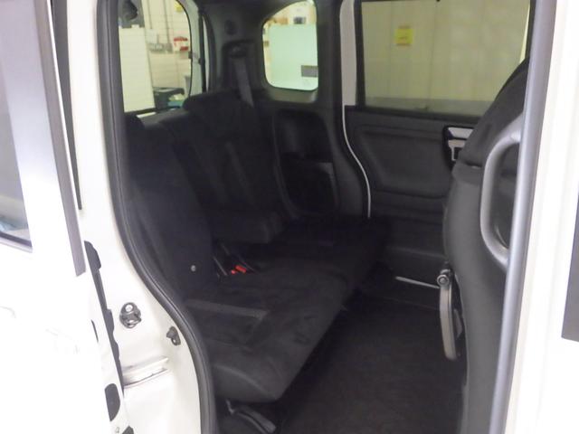 リアシートもゆったり快適に座っていただけますので、後部座席にお乗りの大切な方も楽しくドライブに参加していただけます。