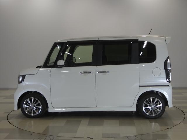 内装、外装は、専任のスタッフが真心込めて丁寧にクリーニングしておりますので、ピカピカに仕上がっております。中古車でもこのキレイな状態は必見です！