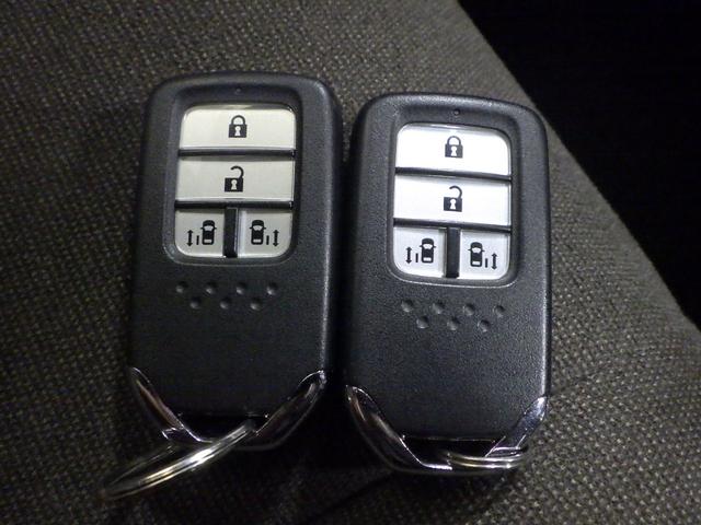 ステップワゴン Ｇ　・ワクワクゲート・８人乗り・２列目ベンチシート・ナビ（純正）・ルーフモニター・リアカメラ・両側電動スライドドア・ＬＥＤヘッドライト・ＥＴＣ・横滑り防止装置・ホンダセンシング・クルーズコントロール　禁煙（14枚目）