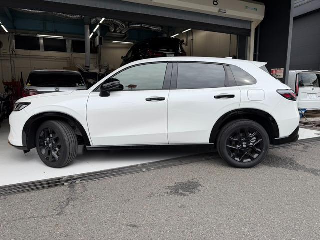 ZR-V e:HEVZ特別仕様車ブラックスタイル 当店元試乗車・Zブラックスタイル・プラチナホワイトパール・本革電動シート・全周囲カメラ・コネクトナビ・BOSEプレミアムオーディオ・シートヒーター・ドラレコ装備・LEDヘッドライト・ホンダセンシング(9枚目)
