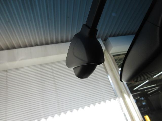 オデッセイ アブソルート・ＥＸ　禁煙車・プラチナホワイトパール・マルチビューカメラ・デカナビ・前後ドラレコ・ＬＥＤヘッドライト・ホンダセンシング・シートヒーター・トリプルゾーンエアコン　パーキングサポート　シ－トヒ－タ－　３列シート（4枚目）