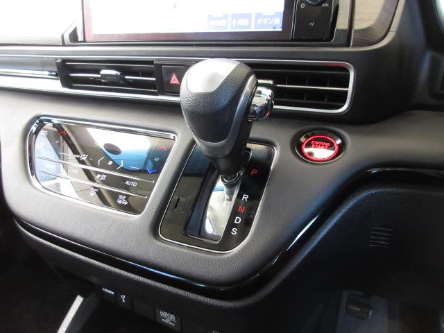 オデッセイ アブソルート・ＥＸ　禁煙車・プラチナホワイトパール・マルチビューカメラ・デカナビ・前後ドラレコ・ＬＥＤヘッドライト・ホンダセンシング・シートヒーター・トリプルゾーンエアコン　パーキングサポート　シ－トヒ－タ－　３列シート（13枚目）