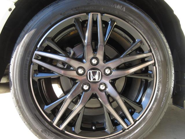 オデッセイ アブソルート・ＥＸ　禁煙車・プラチナホワイトパール・マルチビューカメラ・デカナビ・前後ドラレコ・ＬＥＤヘッドライト・ホンダセンシング・シートヒーター・トリプルゾーンエアコン　パーキングサポート　シ－トヒ－タ－　３列シート（20枚目）