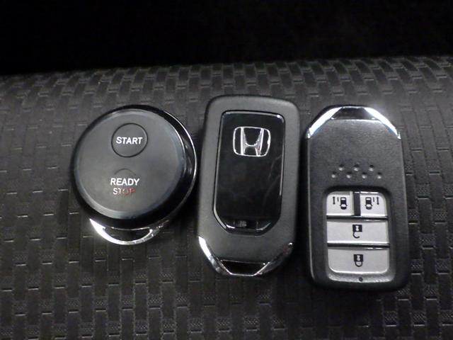 ステップワゴンスパーダ スパーダ・クールスピリットホンダセンシング　禁煙車・プラチナホワイト・パール・デカナビ・リヤ席モニター・オートサイドステップ・リモコンエンジンスターター・８人乗り・ドラレコ前後・ＬＥＤヘッドライト・ホンダセンシング　サイドエアバック　スマートキ（16枚目）