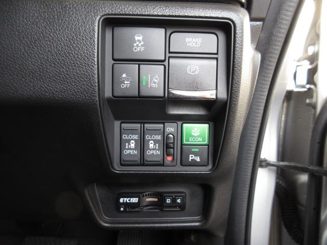 オデッセイハイブリッド ｅ：ＨＥＶアブソルート　禁煙車・スーパープラチナメタリック・８人乗り・デカナビ・ＬＥＤヘッドライト・ホンダセンシング・サイドカーテンエアバック・ＥＴＣ・リヤカメラ　衝突被害軽減ブレーキ　ＬＥＤヘッドランプ　クリアランスソナー（4枚目）